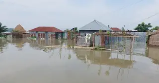 বিপৎসীমার ওপর দিয়ে বইছে নদ-নদীর পানি, আতঙ্কে স্থানীয়রা